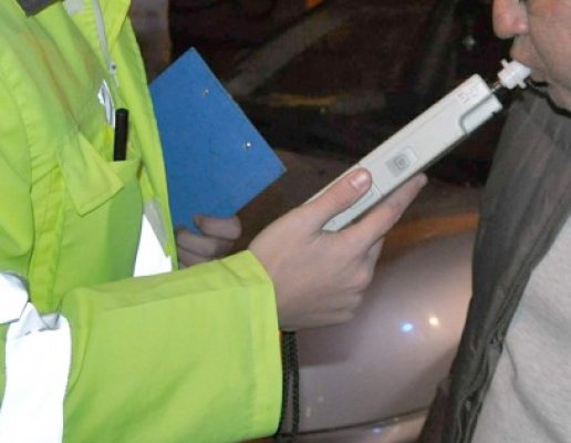 A pocnit o maşină parcată: şoferul era băut